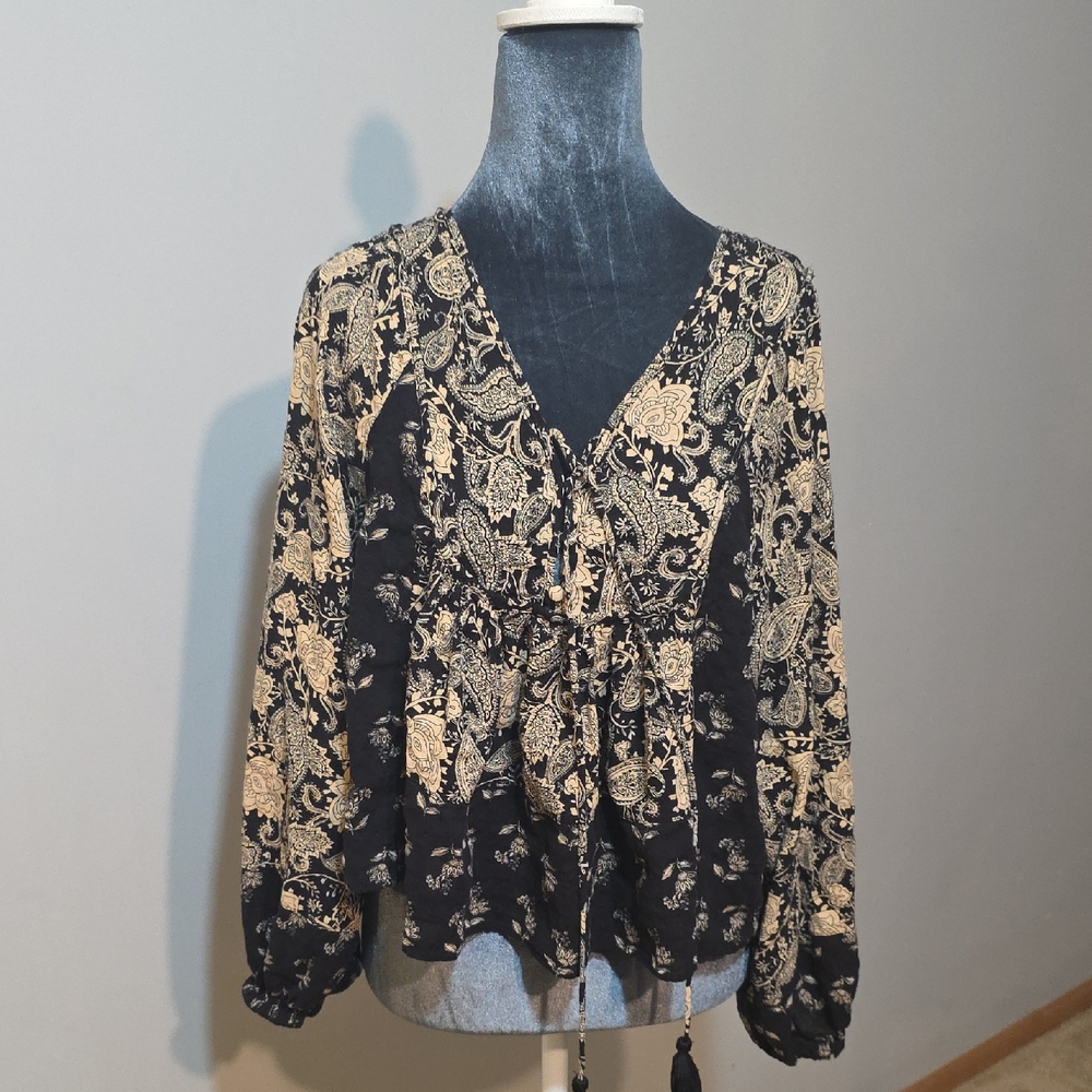 Women's Muse Black and Beige Paisley Top S, Medium